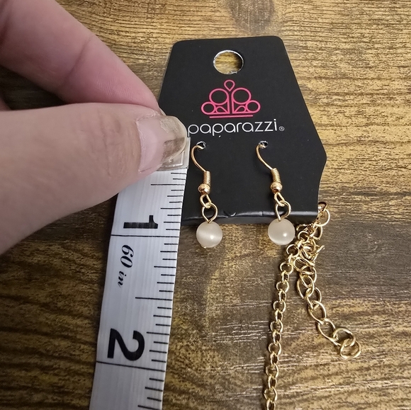 New paparazzi Gold and Cream Pendant Necklace and earrings set - Picture 6 of 7